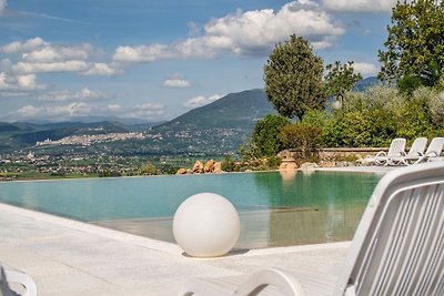 Schöne Wohnung in Passaggio di Bettona mit...