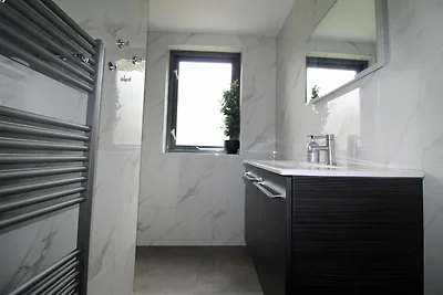 Bungalow luminoso in un tranquillo parco