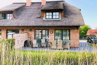 Een huis met een rieten dak, een Friese droom