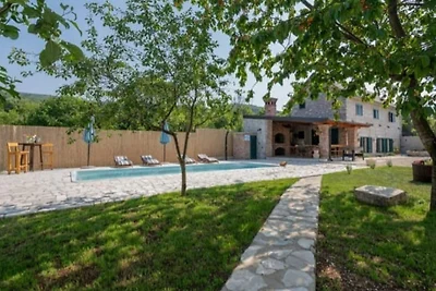 Schönes Ferienhaus mit Schwimmbad