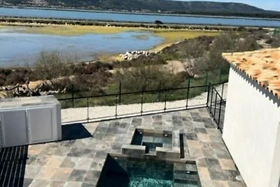 Villa am Strand mit Pool und Jacuzzi