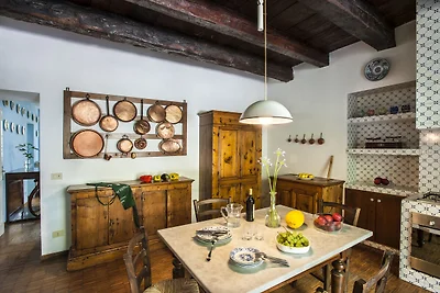 Palazzo rustico con barbecue