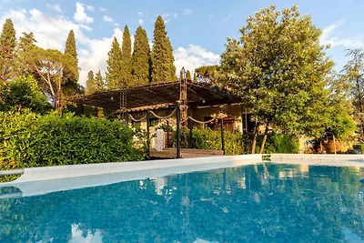 Villa romantica a Pescia con piscina