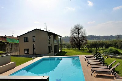 Apartment mit Pool und Klimaanlage