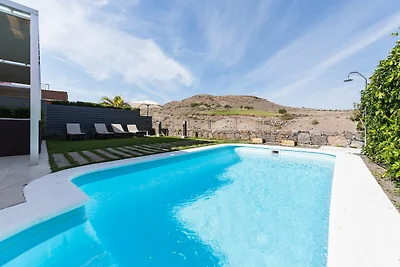 Villa mit beheiztem Pool in Salobre