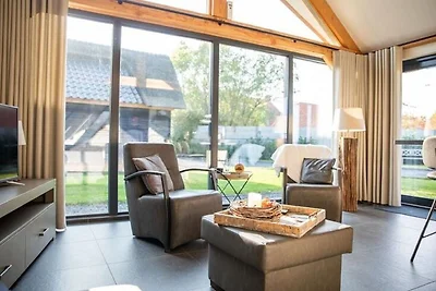 Moderna casa vacanze con giardino ad...