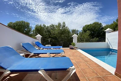 Villa in Nerja nahe Burriana Strand & Pool