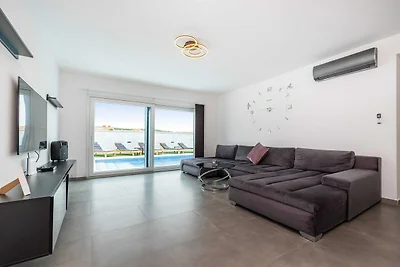 Villa mit Panoramablick auf Meer und Velebit