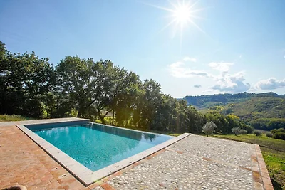Villa d'epoca con piscina a sfioro a...