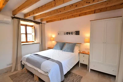 Haus in Llubi mit Pool und Garten