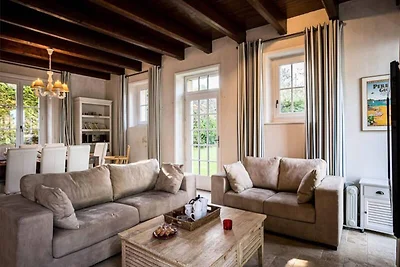 Haus mit Blick auf das Meer in Per