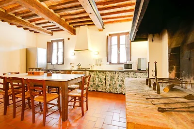 Großzügiges Bauernhaus mit Kamin