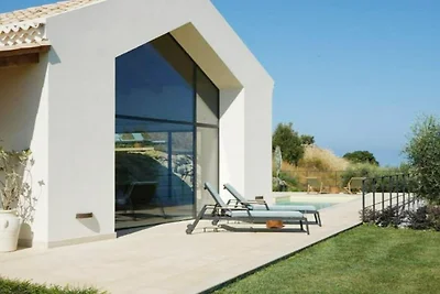 Villa mit privatem Pool und Meerblick