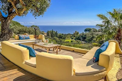 Villa a Les Issambres con piscina