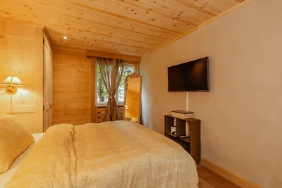 Üppiges Apartment mit Terrassenblick