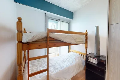 Der blaue Delphin mit Blick auf das Meer