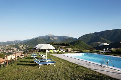 Agriturismo met een prachtig panorama, zwemba...