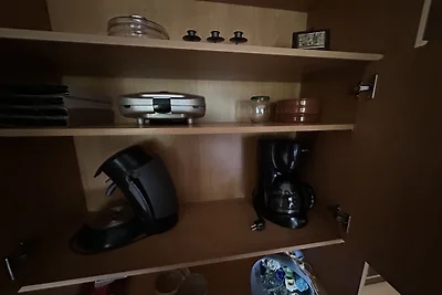 Alpenhütte in der Nähe der Forststraße