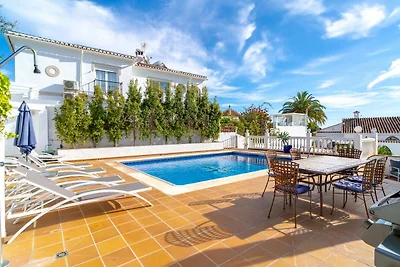 Luxusvilla mit Whirlpool und Meerblick