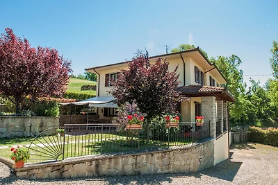 Villa a Lonnano con piscina