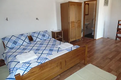 Ferienhaus in Starigrad mit Garten