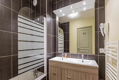 Moderno studio con lavastoviglie nel centro d...