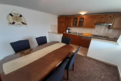 Cozy Apartments with Private Balcony Vinisce ...