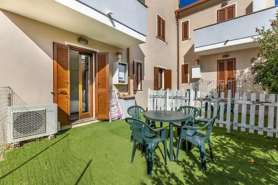 Moderne Wohnung in Badesi mit Garten