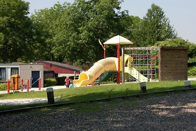 Verzorgde bungalow met tuin, 4 km. Valkenburg