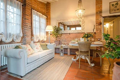 Charmantes Ferienhaus in Uzzano mit Garten