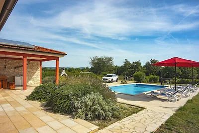 Villa con piscina a 1 km dalla spiaggia