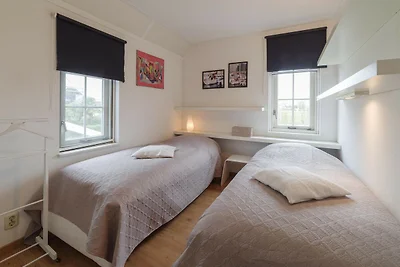 Geräumiges Ferienhaus mit Sauna in Strandnähe