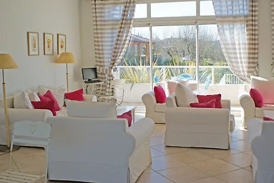 Casa con AC, tra l'interno e il mare
