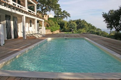 Villa amueblada con gusto, con piscina privad...