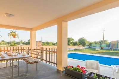 Ferienhaus in Žminj mit Schwimmbecken