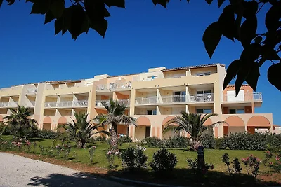 Apartamento junto al campo de golf con...