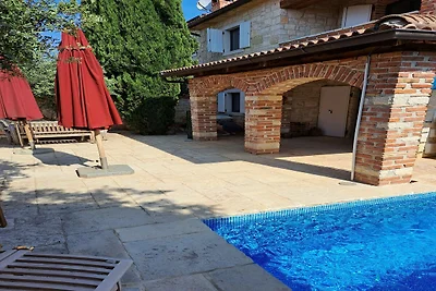 Kroatisches Familien-Poolhaus in Meeresnähe