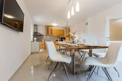 Modern Escape with Private Pool - 4 Bedroom...