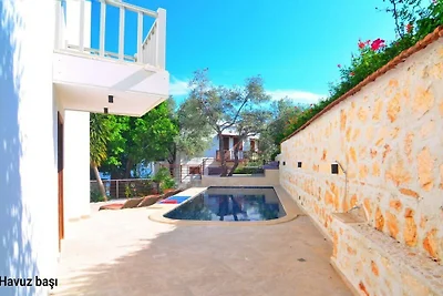 Villa in Kalkan mit Schwimmbecken