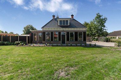 Bauernhaus mit Whirlwanne im Freien