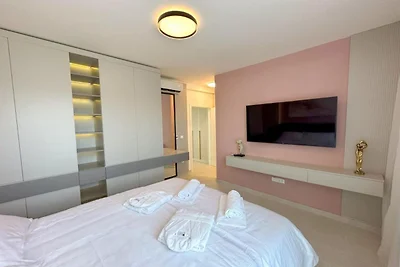 Three-Bedroom Penthouse with Infinity Pool (T...