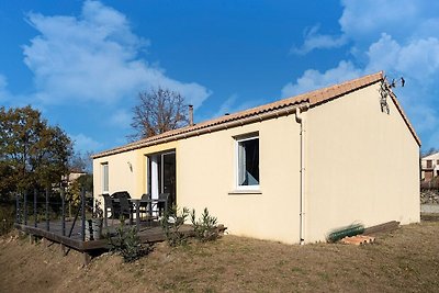 Sonniges Ferienhaus in Les Vans mit Terrasse