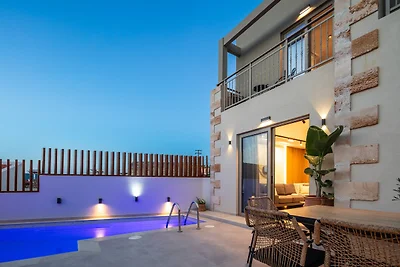 Marvelous new luxury villa with heated pool!