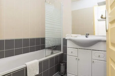 2-Zimmer-Wohnung für 4/5 Personen