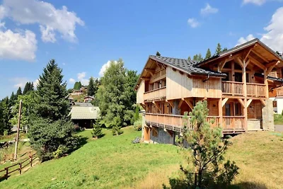 Chalet in Les Gets mit Innenpool und Spa