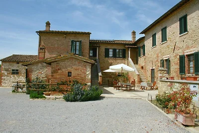Schönes Bauernhaus in Asciano mit Schwimmbad