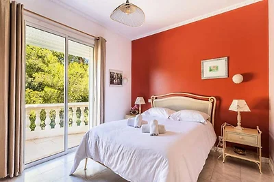 Villa in Toulon mit Pool und Waldblick