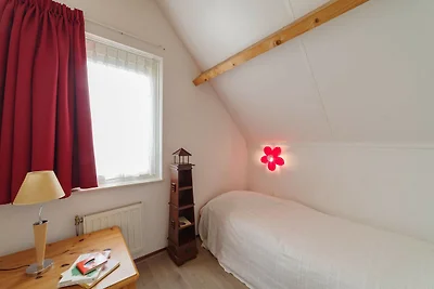 Geräumiges Ferienhaus mit Sauna in Strandnähe