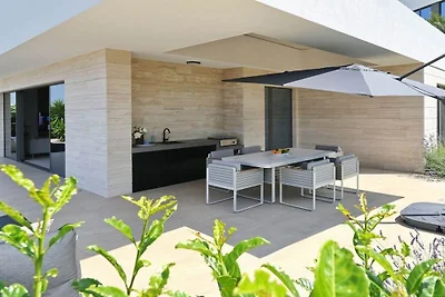 Villa in Tkon mit Schwimmbecken