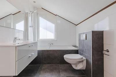 Villa in Arcen mit Bad und...